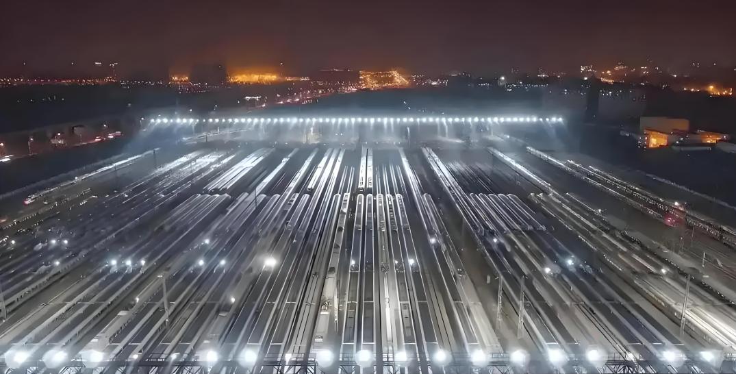 中国高铁太安全，太伟大了，十四年来再未发生一起死亡事故，累计运送乘客超过150亿