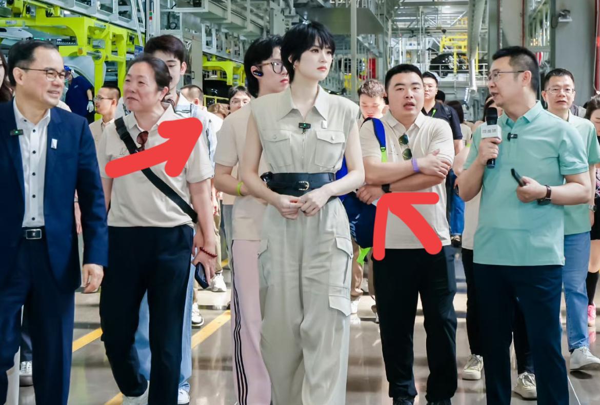 女生从小练舞真的太重要了！
姚安娜一段去阿维塔车厂“打工”视频流出
我终于明白，