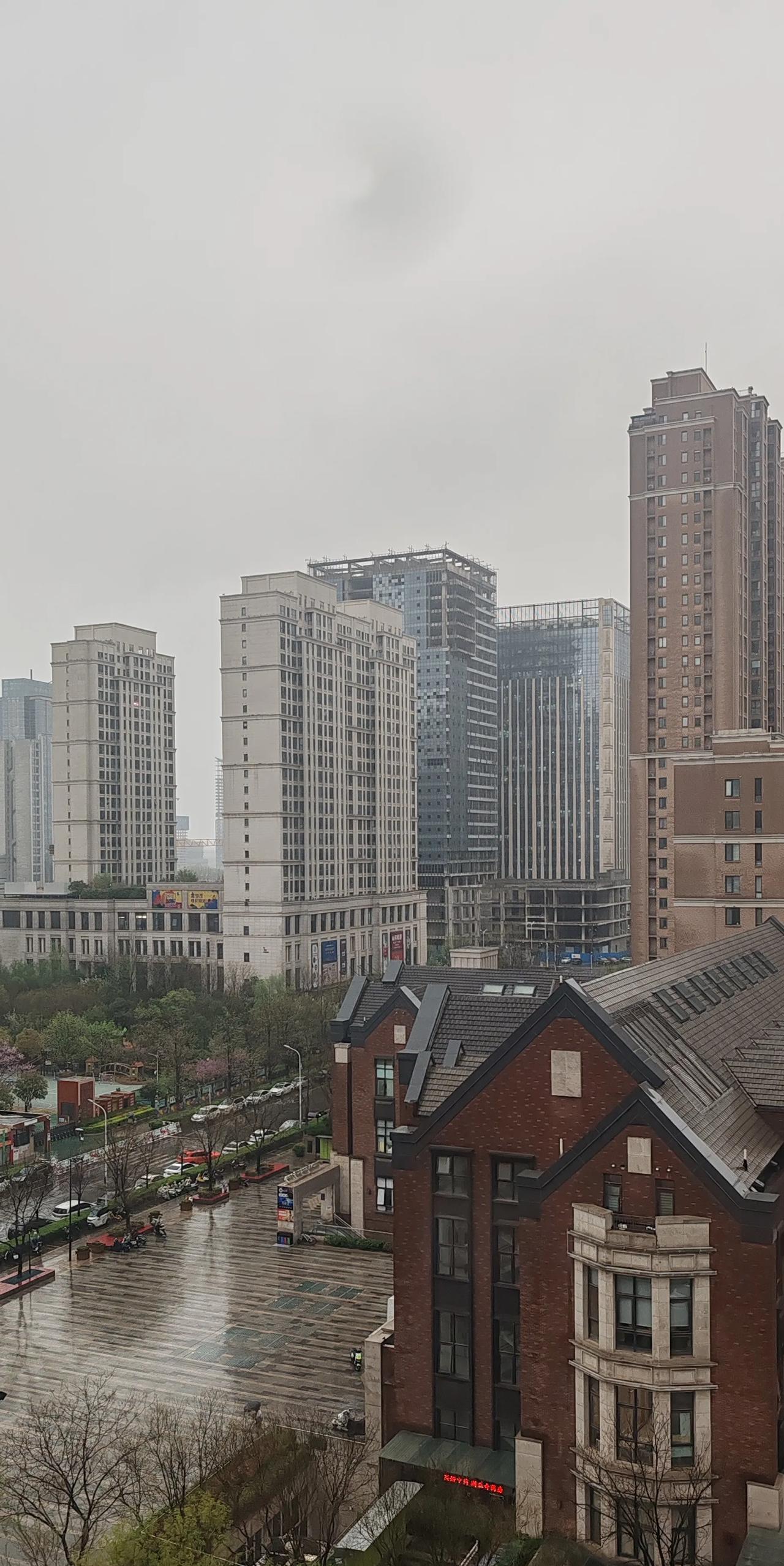 #分享一张你的城市下雨的照片#郑州今天有小雨……