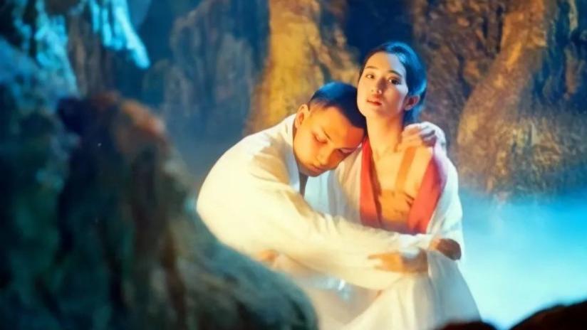 此人武功不在段誉、虚竹之下，却因修为太高没法解释，被金庸删除