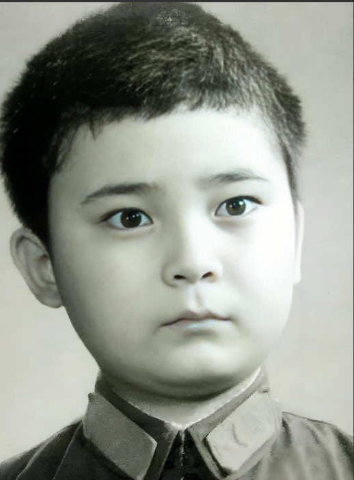 他是谁？说他是当年最红的童星一定也不为过吧？

他和大反派饰演者刘江老师出演的那