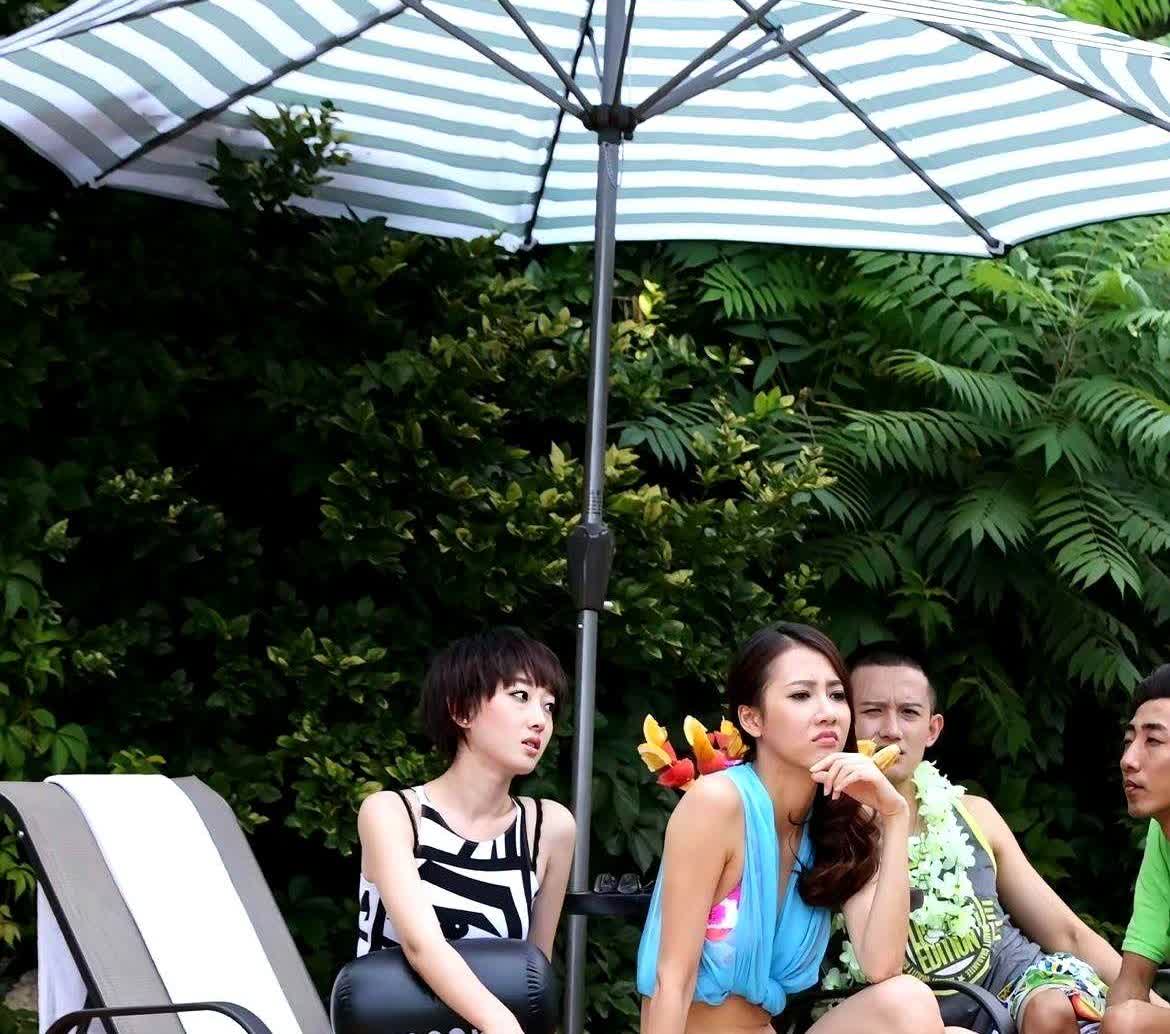 看了弦子的小肚子

我瞬间不想减肥了

不是因为不好看，而是像弦子那么瘦