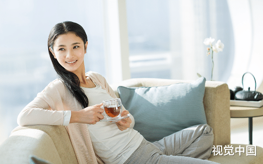 暑假带女儿去海边玩，老公小三却说私人海滩是她的，我反手召集特卫队打她脸