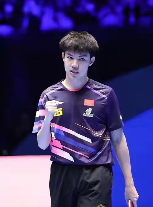 国乒队员十分辛苦，阿拉木图还在比赛黄友政 周启豪 薛飞明天直接赶往澳门，黄友政要
