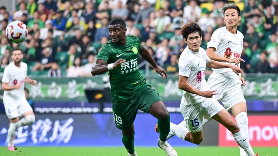 中超：北京国安4-2大连英博，法比奥上演帽子戏法，英博1分钟连入2球