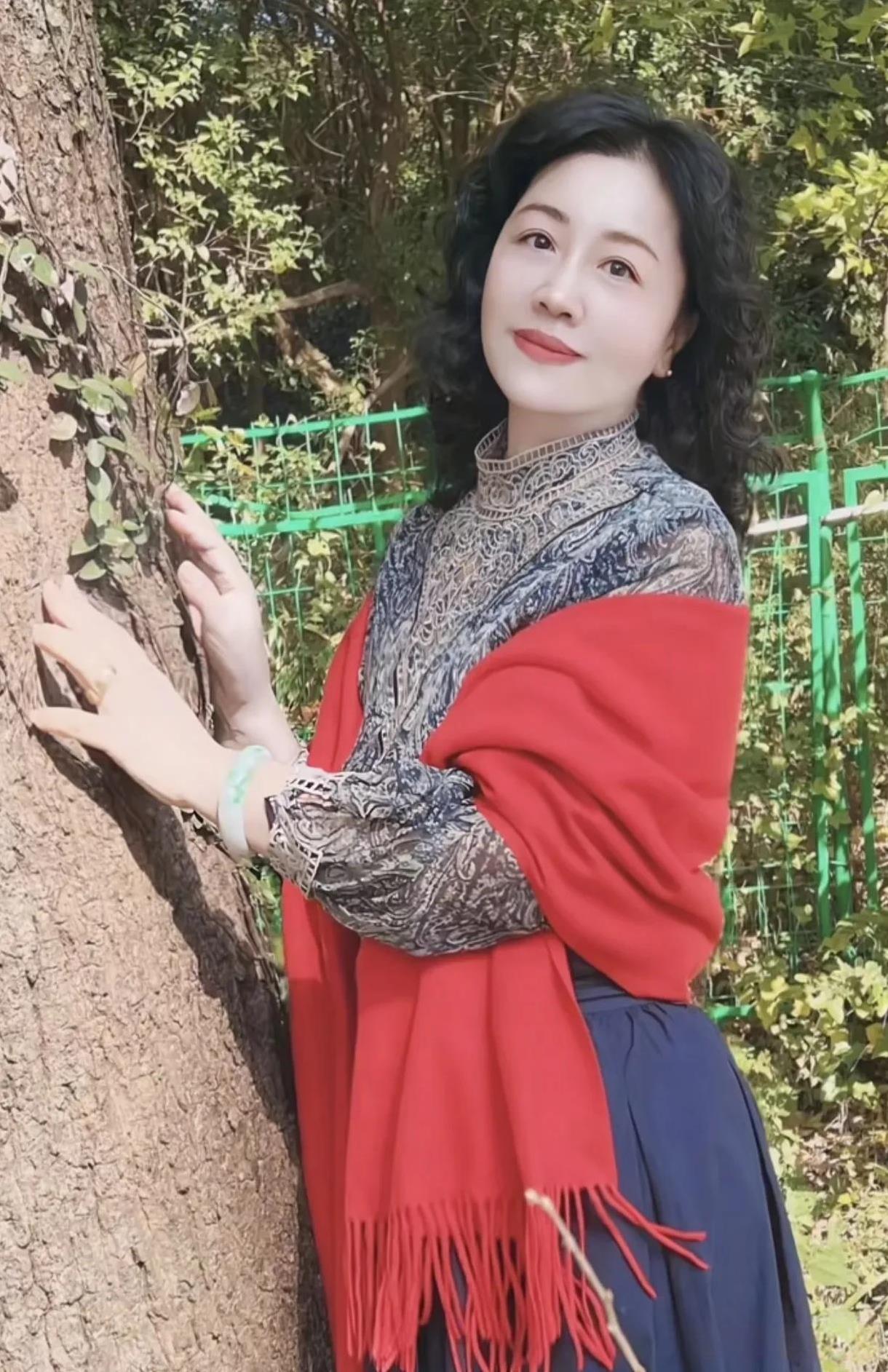 有人说：来时一丝不挂，去时高温融化，一生皆为牛马，怎敢慕羡繁华！
我想说的是，我