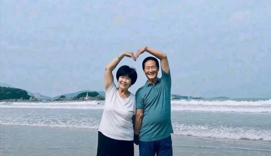 发现了一个很有趣的现象。如今大部分担任了一定职务的人，业余时间几乎不和媳妇在一起