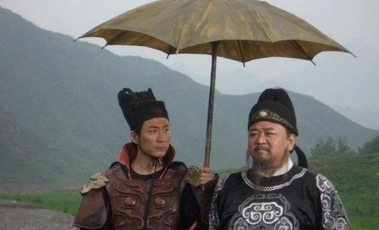 北宋仁宗年间，宋祁担任京西路河南令时，突发奇想，强制全县农民不得用牛种地，一律改