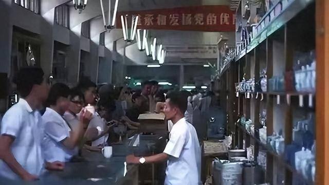 68岁那年，我在养老院重逢初恋，余生想牵手却遭子女阻拦