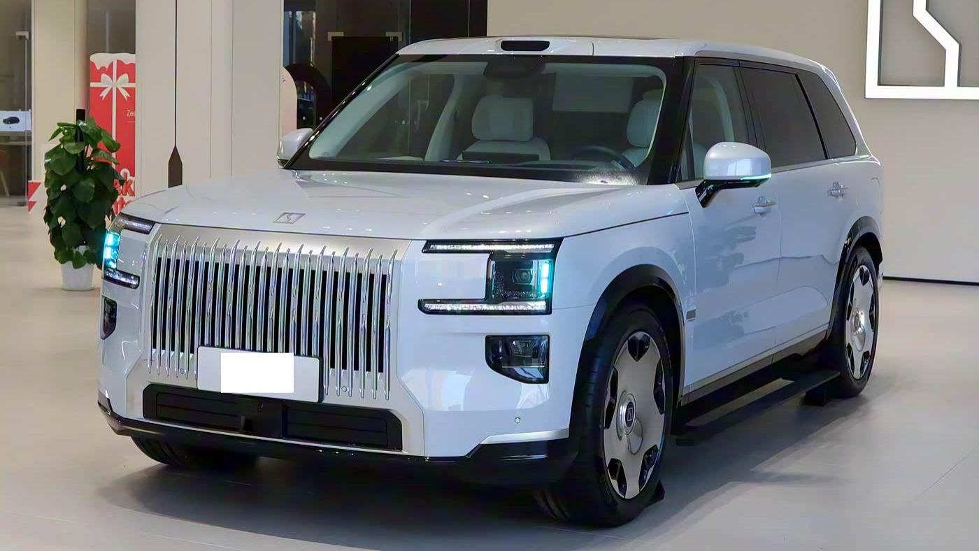 插混版“库里南”实拍！不足47万起，配备独立航空座椅+双腔空悬