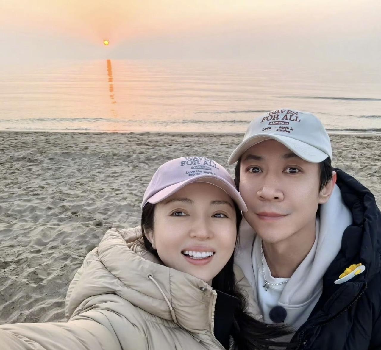 董璇和张维伊今天正式官宣了，很多人祝福，也有很多人不看好，毕竟男方不仅小9岁，名