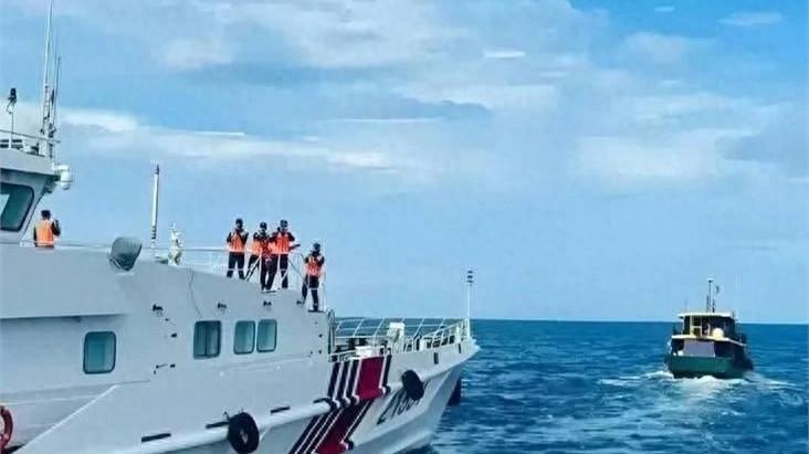 中国海警展示五星红旗后，4月28日，菲强登铁线礁6人被当场扣下