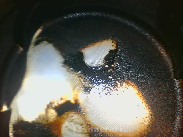 燃烧室积碳
22款宝马330li2.3万公里燃烧室积碳，这么严重烧机油啊