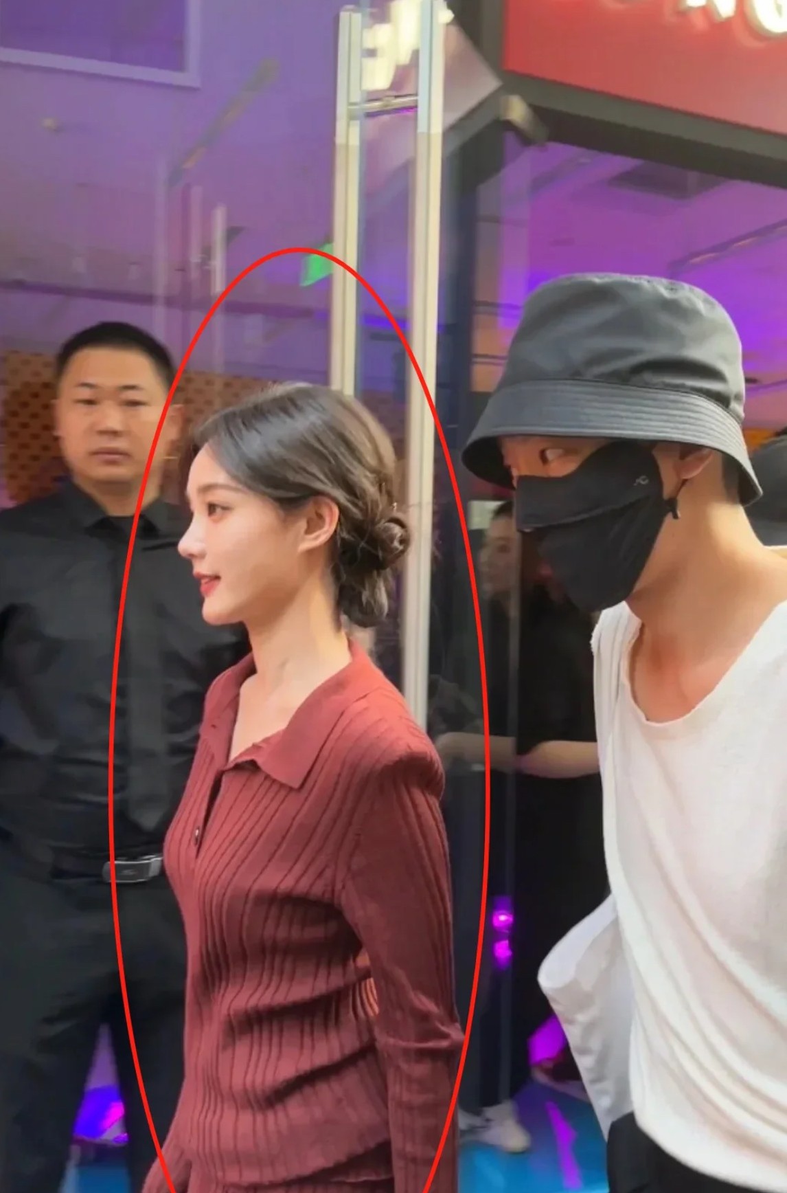 天呐！李一桐这脸没人说嘛。。