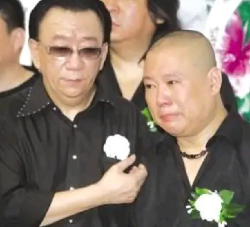 侯耀华力挺刘惠给郭德纲刷礼物











哇塞！相声圈这是要炸锅了吗？