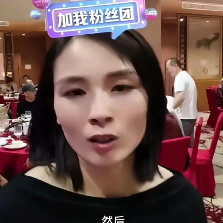 早上去买菜，碰到好久都不见的表姐，我问她去干啥了，她说在做住家保姆， 我说前几年