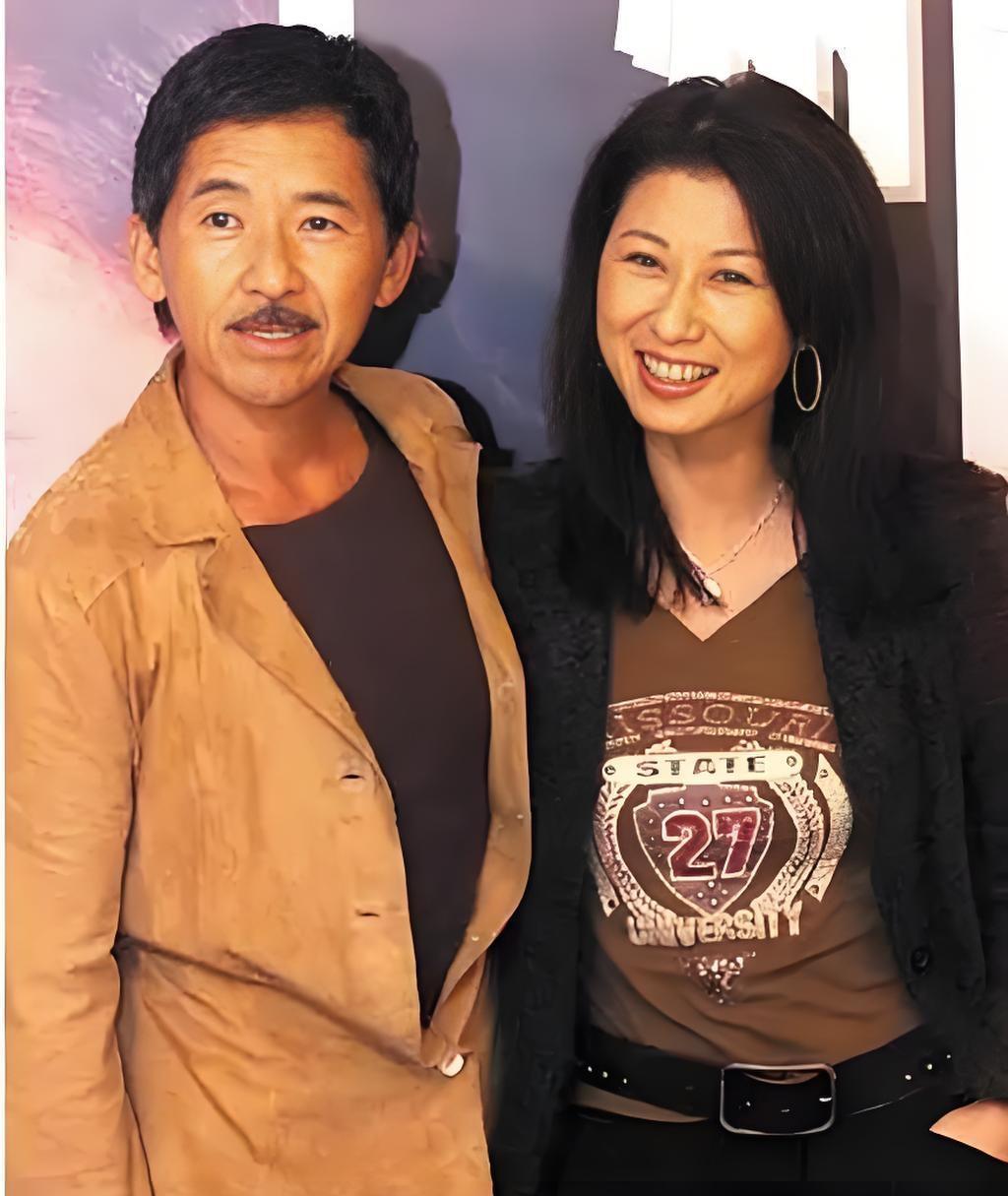 77岁林子祥与63岁叶蒨文近日受访时透露，两人结婚29年始终分房睡。因作息差异大