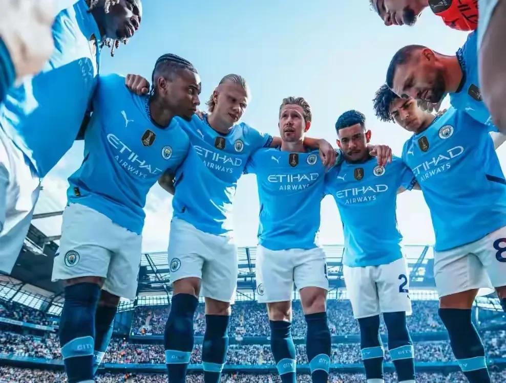 英超联赛曼城队内薪资排行榜；
哈兰德24岁，年薪2730万英镑；
德布劳内33岁