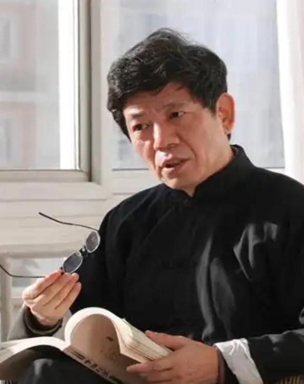 “中国人已经陷入群体性迷失！”清华大学彭林教授曾表示，现在我们从上到下都在喊发展