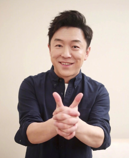 51岁的影帝黄渤
告诉了所有人一个道理
老公不一定要找帅的，但一定要
找个情商高