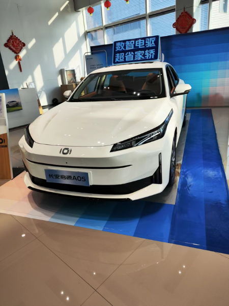 去看了起源05，车确实比秦帅十条街，可是没现车，得等最少一个月，那就准备秦吧，秦