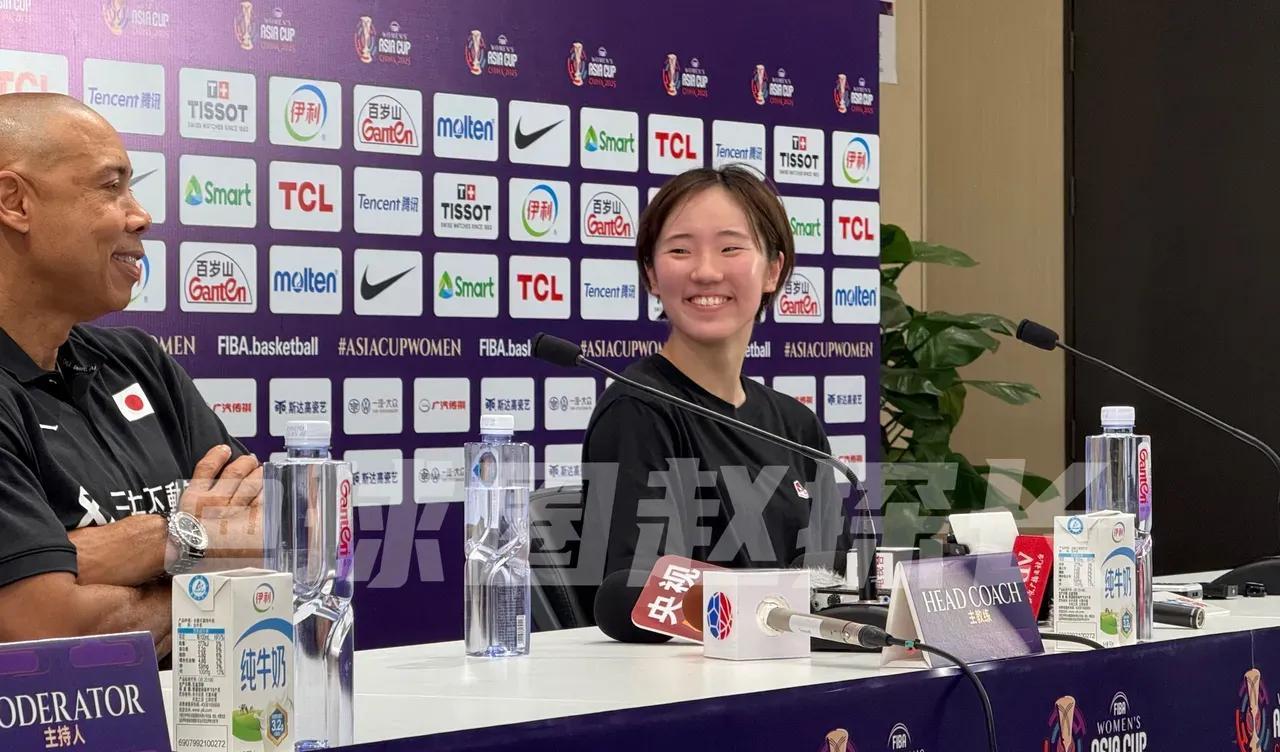 女篮亚洲第一控卫田中心谈赢中国依靠的是:全队整体防守和用速度拖住对手。
日本女篮