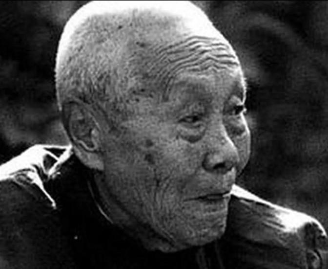 晚清时期，婉容把太监孙耀庭叫进闺房，命令他伺候自己冲澡。谁知，当她解开衣衫，孙耀