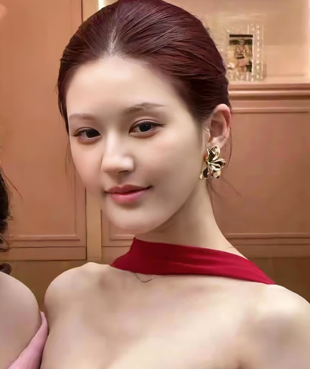 我有预感
以后赵露思很难
接到好资源了
不是演技问题，也不是外貌原因
而