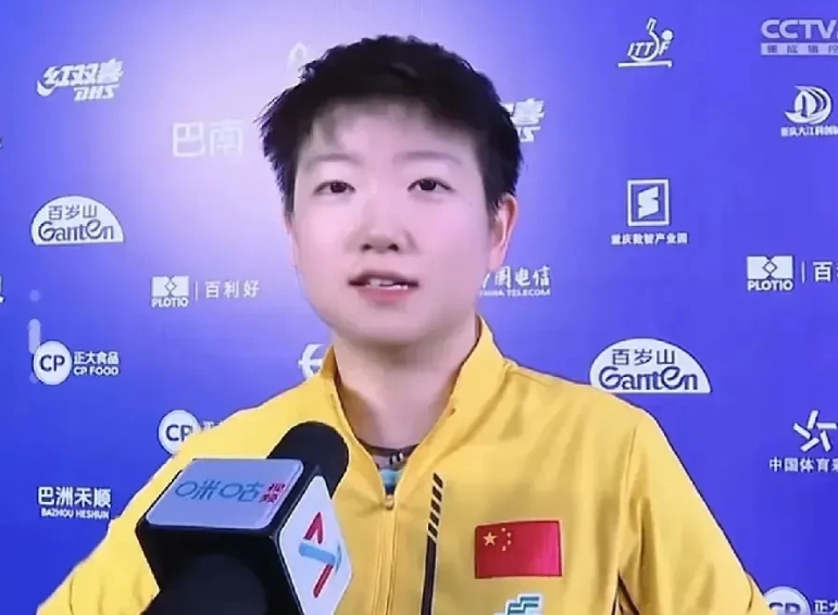 看到莎莎在亚洲杯的采访状态，
突然意识到那个曾经被质疑的小女孩真的蜕变了。

面