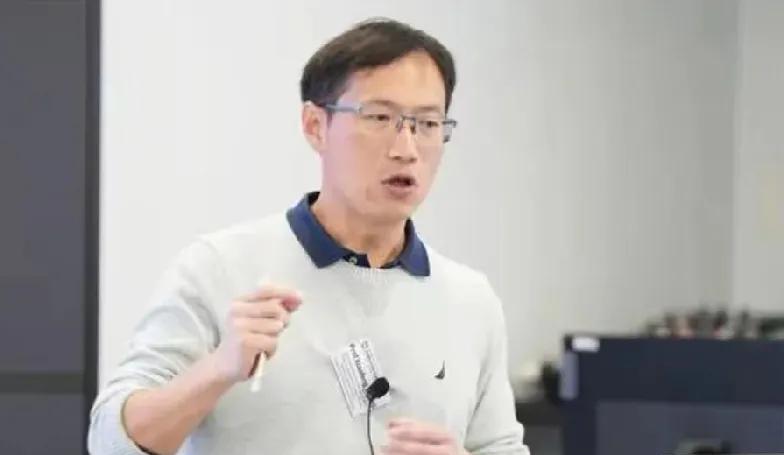 在美华裔教授被抄家，难怪美国《自然》杂志民调显示，1600多名的科研人员，正有超