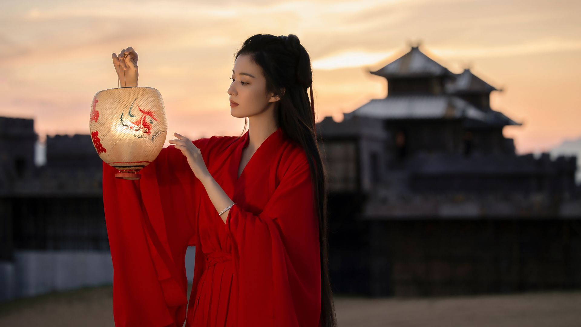 端午佳节前后，财运亨通！三大生肖虎、兔、鸡好运滚滚来