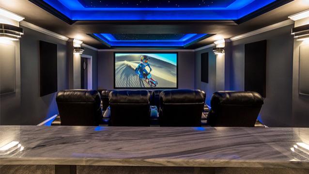 家庭影院投影的隐藏知识：从技术原理到场景适配的深度解析