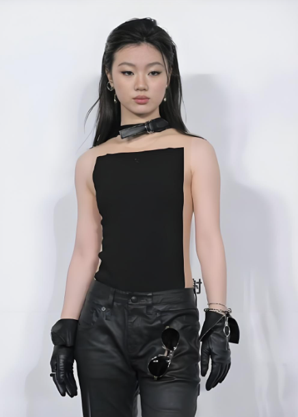 单依纯的穿搭真的是豁得出去！明明是唱歌，每次出席活动整的她跟模特似的。