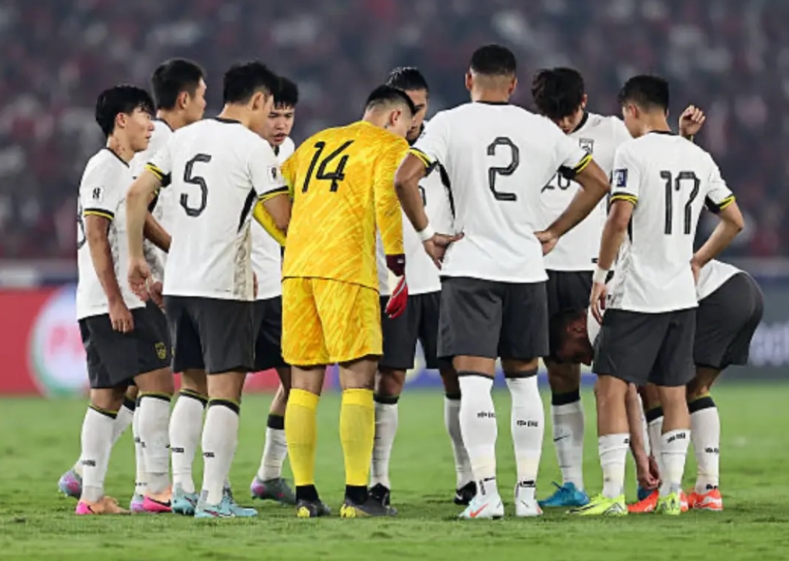 国足是真的很稳定，四连败之后，提前告别世界杯。国足0:1输给了印尼队，输得是真窝