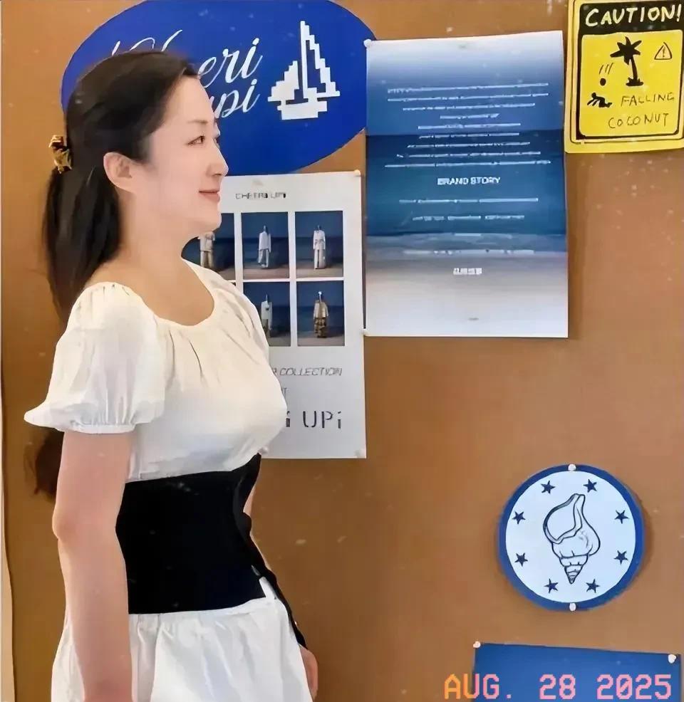 最近韩磊那事儿闹得挺热闹，
我翻了翻网上的消息，
越看越觉得有点不对劲。
先说爆