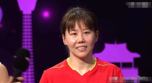 顶着巨大的压力，陈幸同4:2击败孙颖莎，拿下横滨冠军赛冠军，比赛结束，陈博士露出