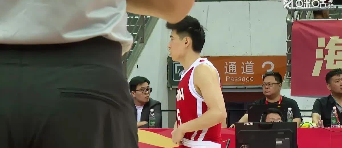 咪咕的篮球解说，差一点让球迷惊掉下巴！

在今晚中国男篮对阵波黑男篮的第四节