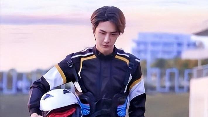 27岁的王一博再次解锁新身份，他的履历给内娱年轻演员上了一课！