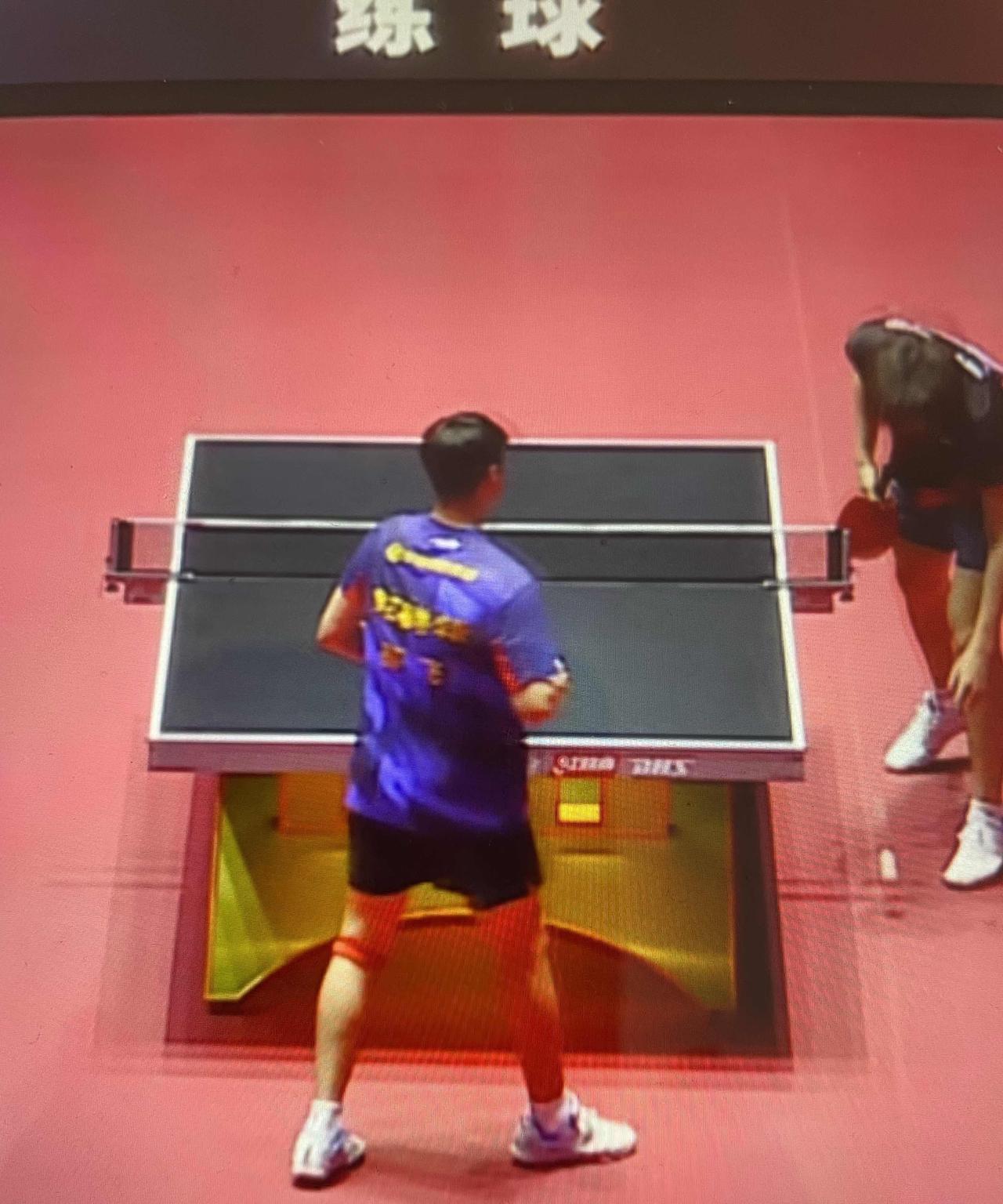 薛飞1:3输给了费俊航
乒超联赛第二阶段
黄石基地对阵广州陈静俱乐部
第三场男单