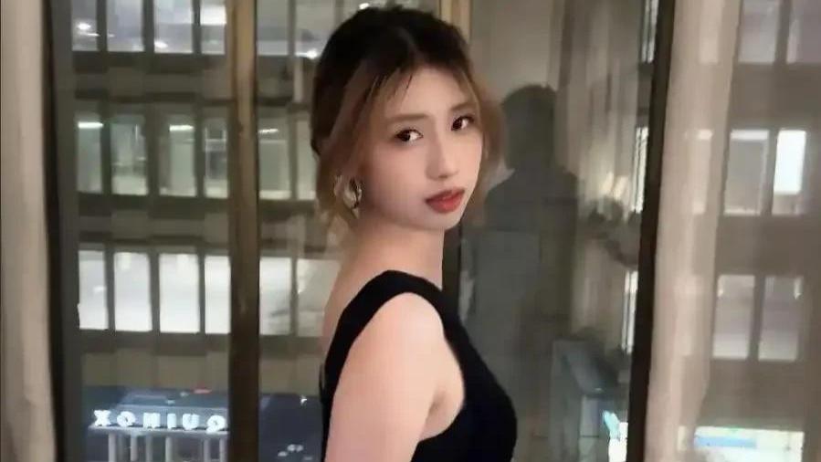 冯小刚夫妇飞美国为养女庆生，19岁徐朵颜值大变，徐帆素颜显老态