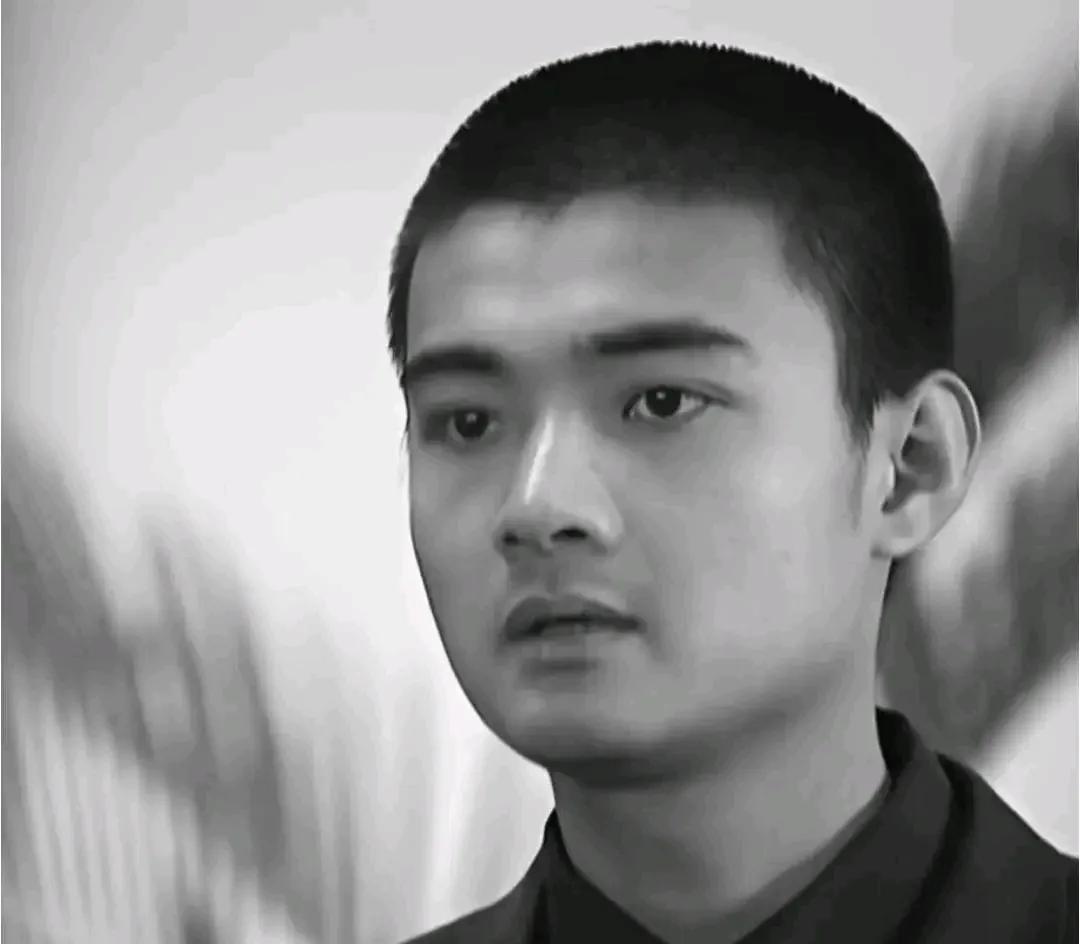 他是一名演技精湛的男演员，演过《情满珠江》这部剧，认人记忆深刻，你还记得他是谁吗