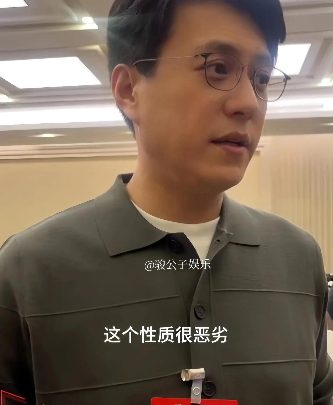 #靳东两会建议AI换脸立法##靳东谈AI真假靳东换脸# 在3月5号的政协小组讨论