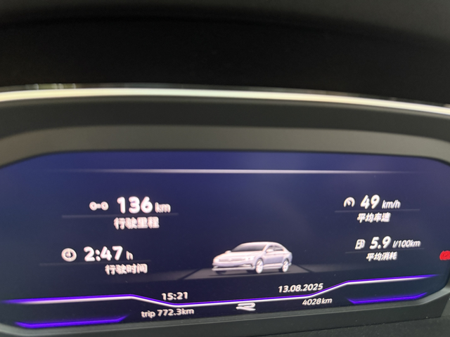 迈腾油耗到底是高还是地
城市道路加快速路开空调。这个油耗怎么样 我个人还是比较满