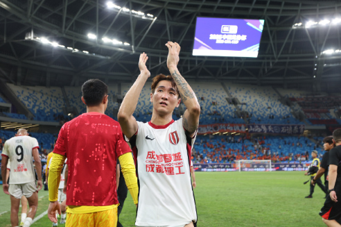 关键时刻，蓉城稳住了，韦世豪稳住了

2025赛季中国足协杯1/4决赛上演焦点战