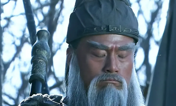 很多人说，刘备军团最终没有实现中兴大汉的愿望，很大程度归结于关羽。
1.关羽因为