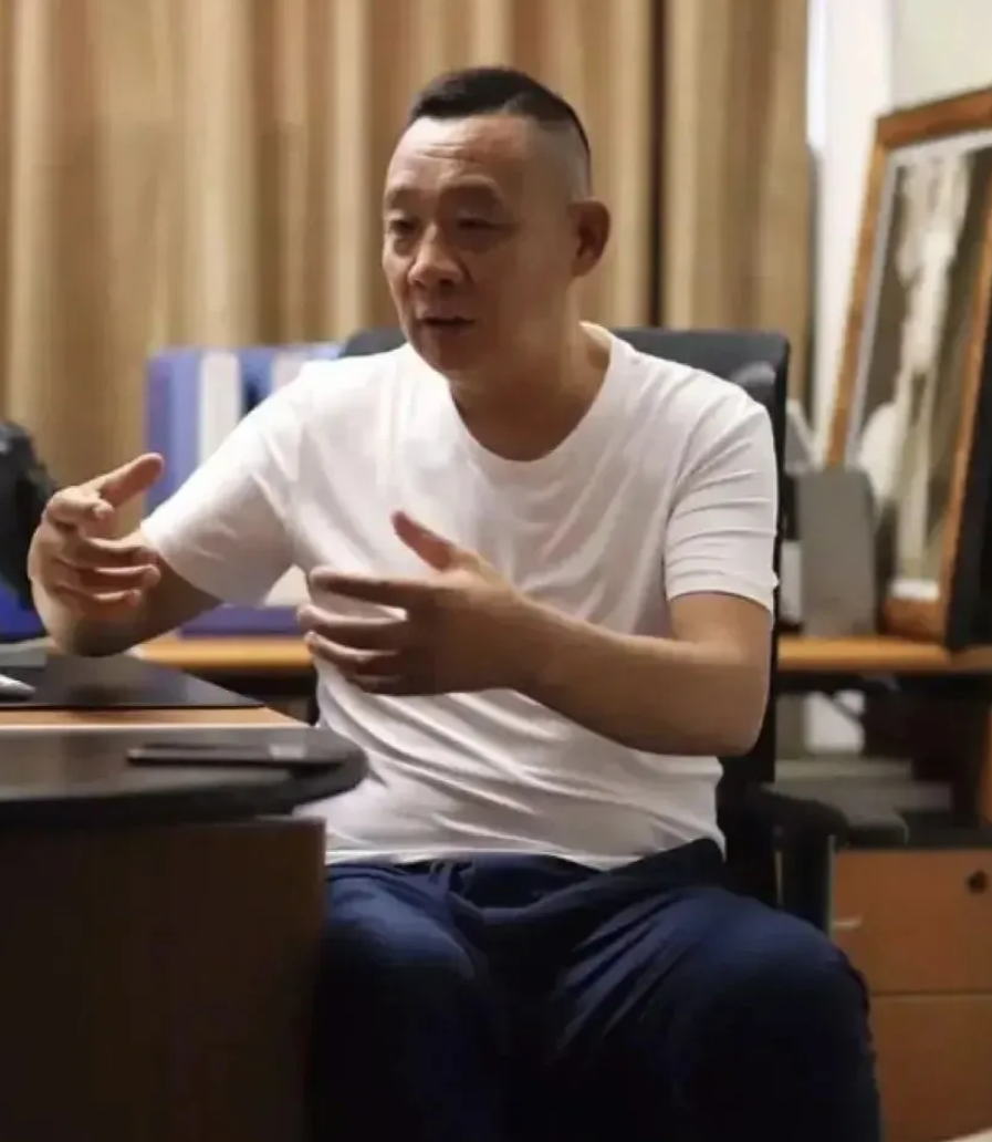 我把上百万上千万的欠条都撕了”！
于东来在6月26日讲了对他一生影响最大的三个故