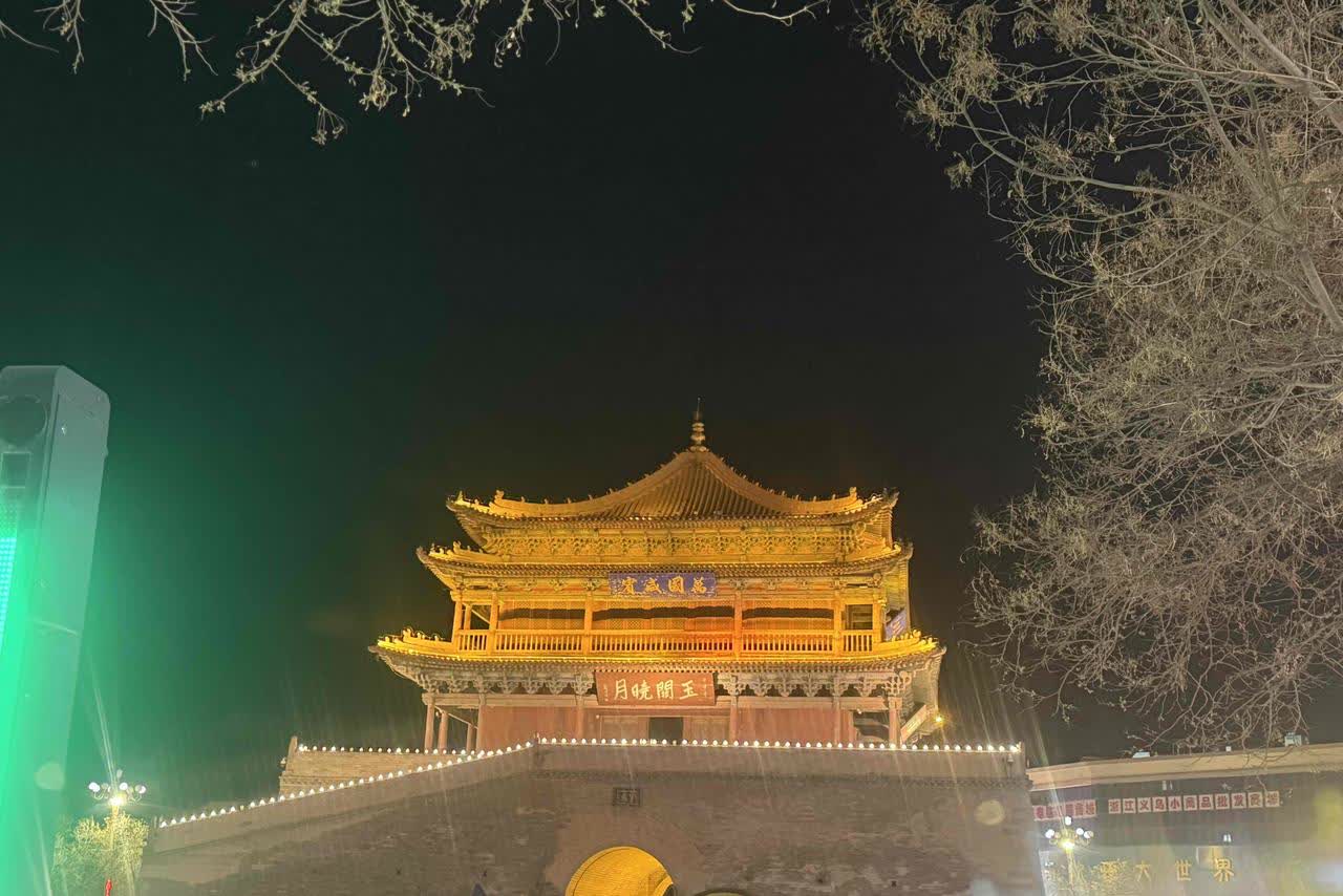 女人的周末和男人的大相径庭。女人七点多起，再喊孩子起来写作业。然后换床单被罩枕巾