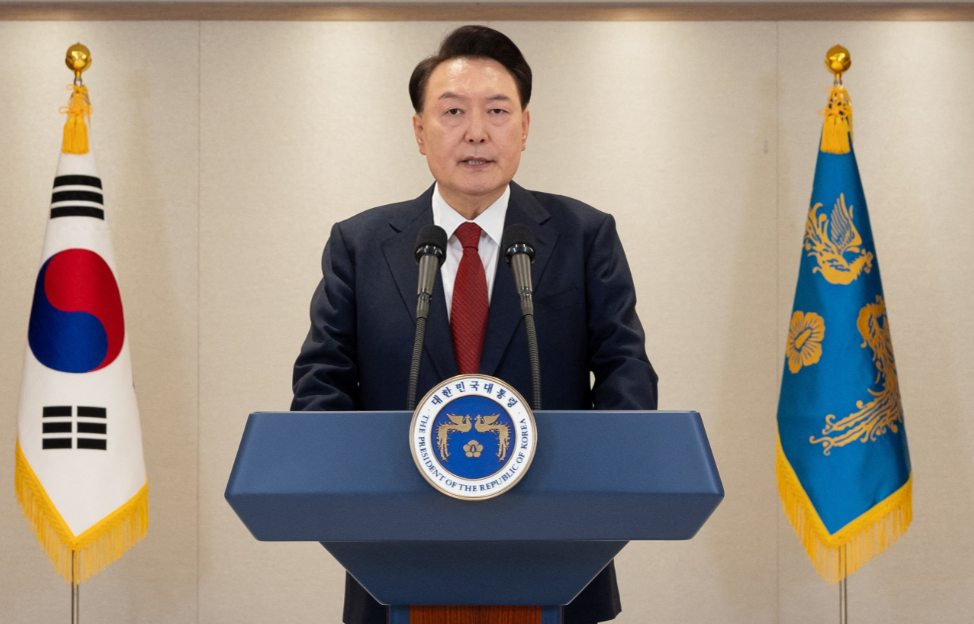 被罢免的尹总统又开始表态了，他说“非常感谢大家的支持和声援，感到非常抱歉和难过。