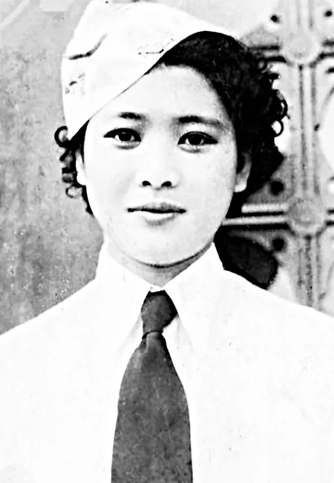 1938年一个深夜，国民党师长范绍增用枪顶着一个女人的头说:“马上离婚嫁给我！”