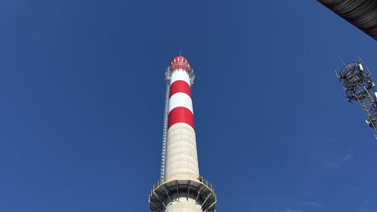 宏顺建设筑就城市新高度 四平金钢烟囱与冷却塔成工业地标